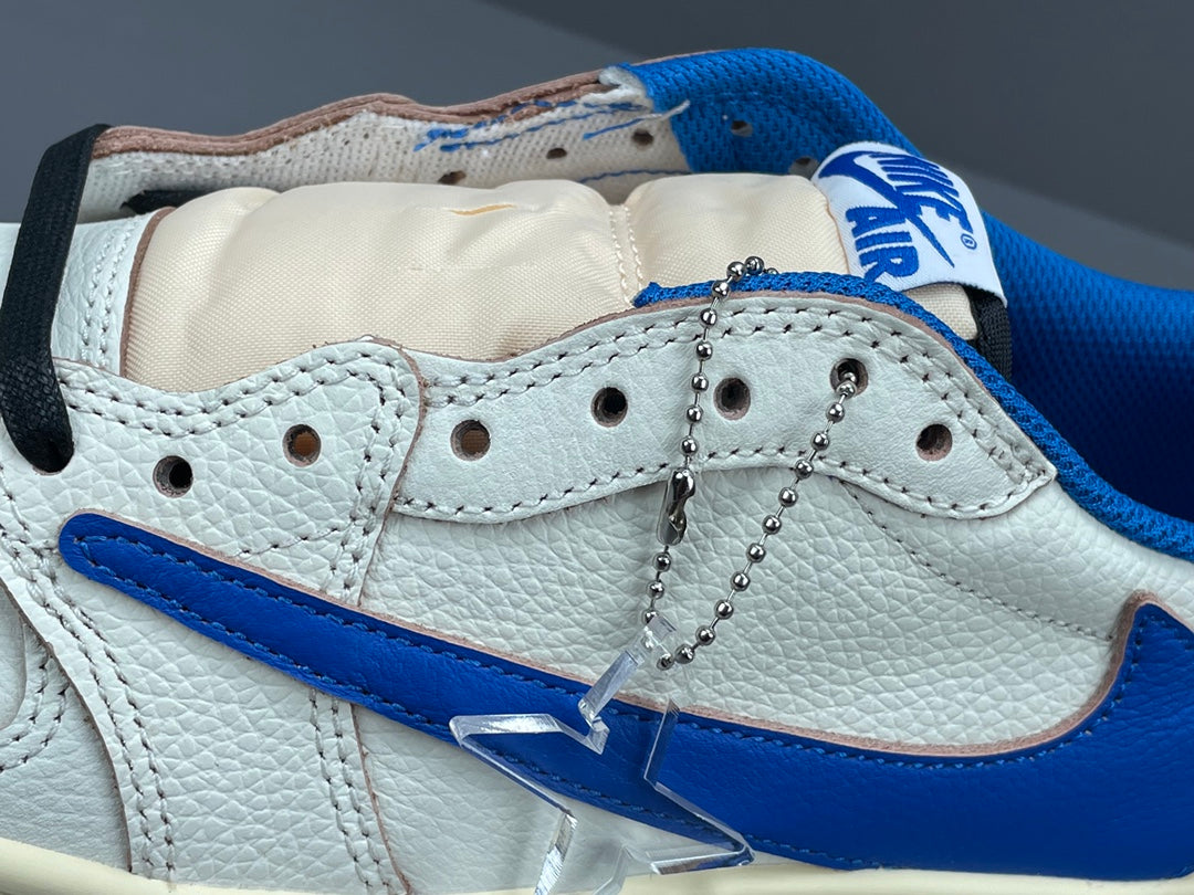 JORDAN 1 LOW OG x TRAVIS SCOTT FRAGMENT